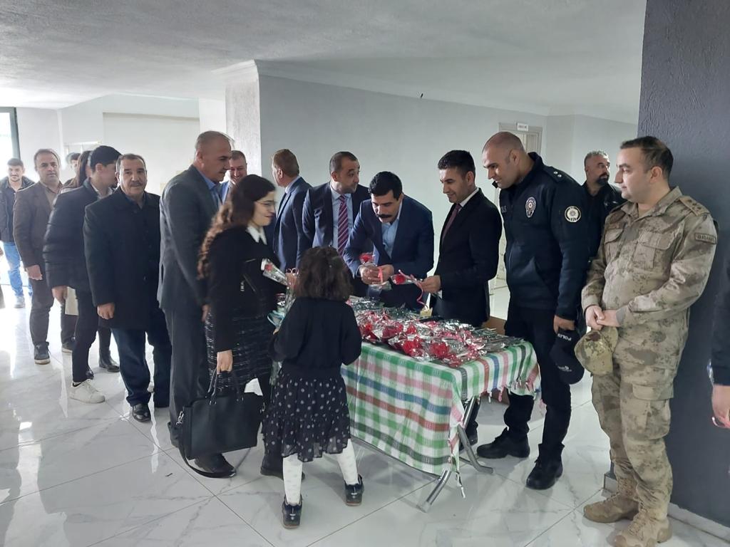 KAYMAKAM / BELEDİYE BAŞKAN V. EMİN BAĞLI 24 KASIM ÖĞRETMENLER GÜNÜ VESİLESİYLE ÖĞRETMENLERİMİZ İLE BİR ARAYA GELDİ